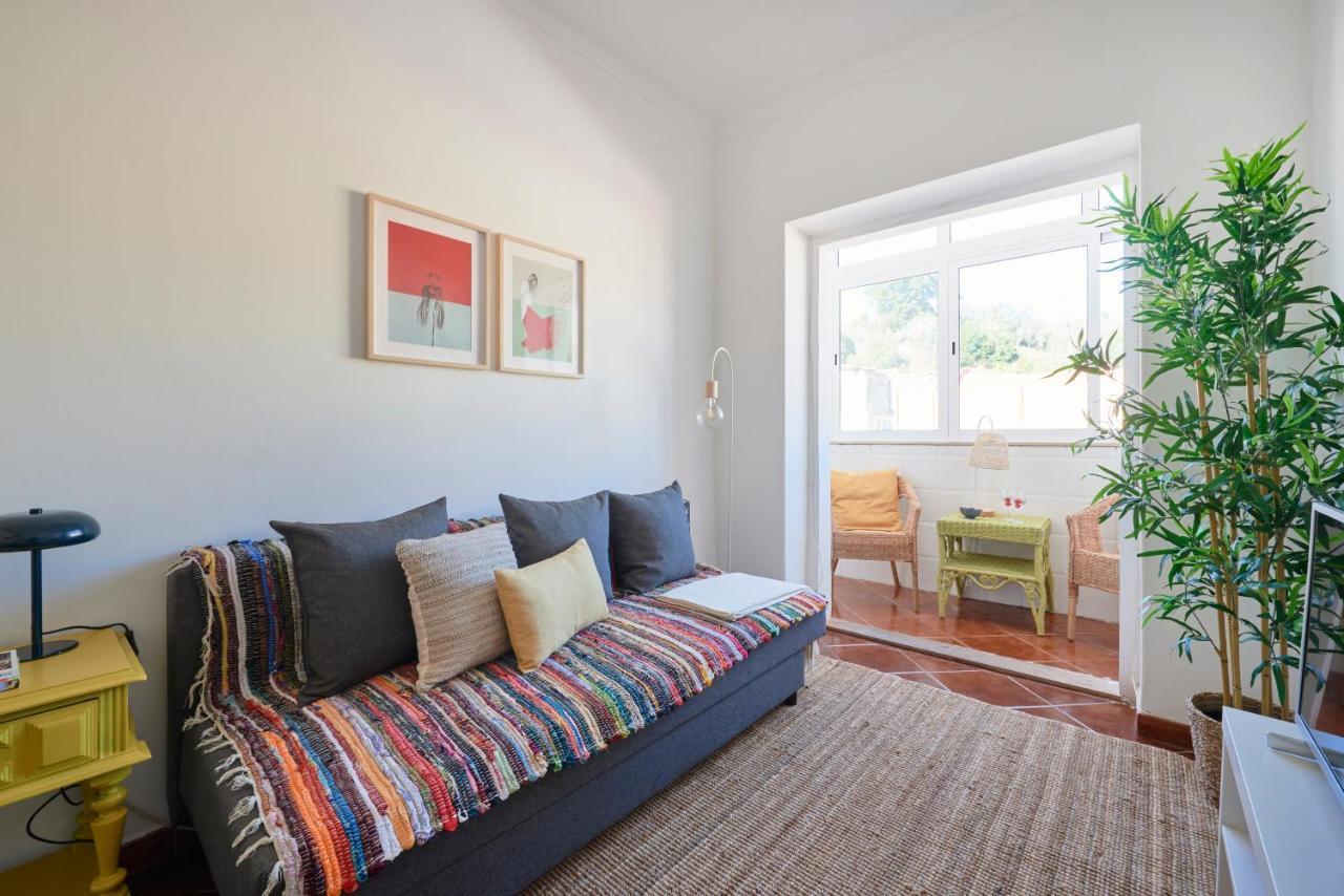 Central & Sunny 2Br Apt Near Beach, By Timecooler Сетубал Екстер'єр фото