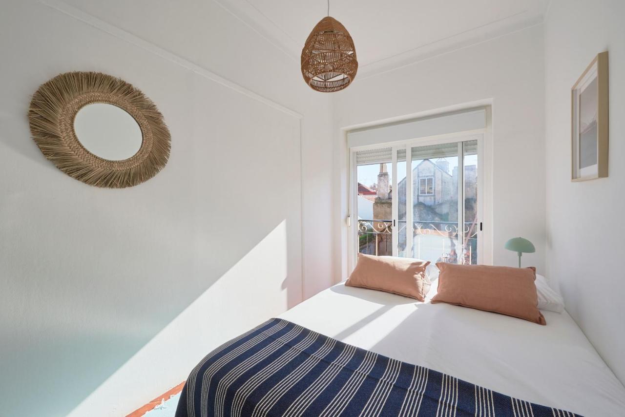 Central & Sunny 2Br Apt Near Beach, By Timecooler Сетубал Екстер'єр фото