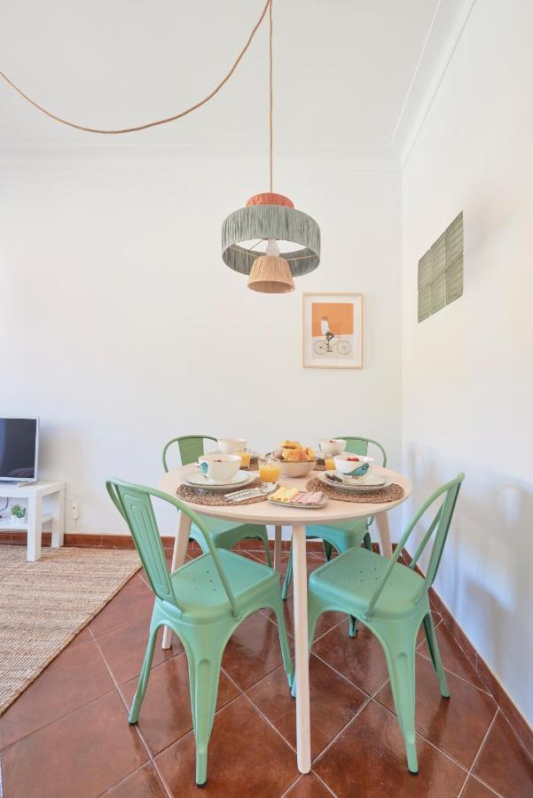 Central & Sunny 2Br Apt Near Beach, By Timecooler Сетубал Екстер'єр фото